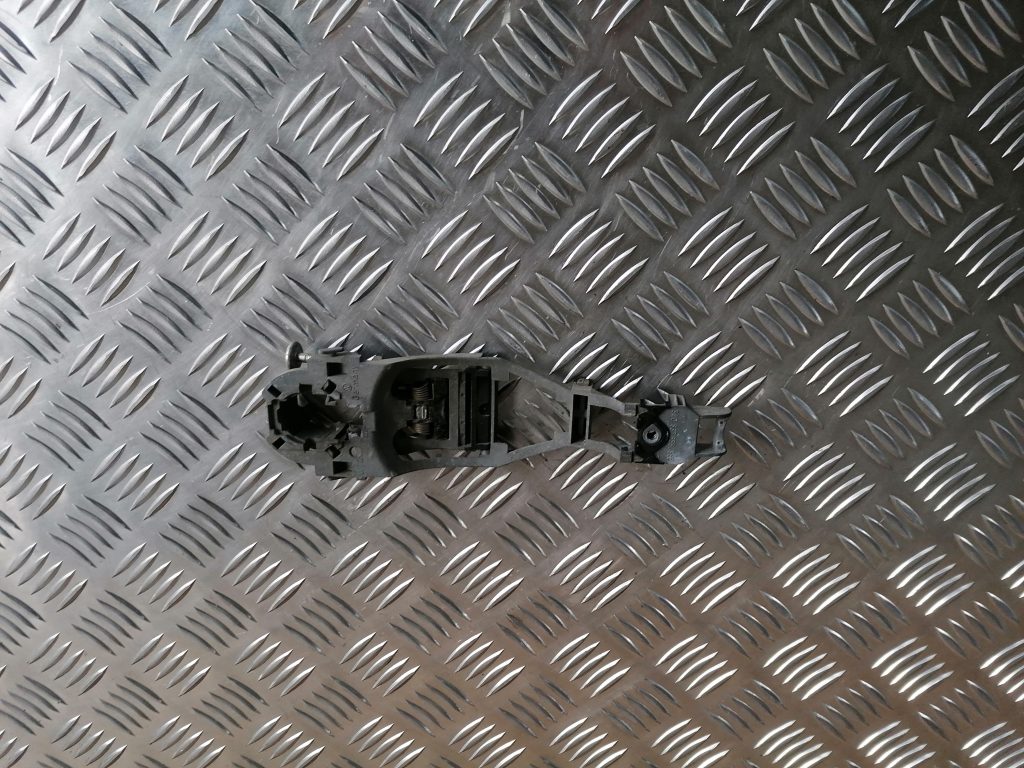 Aizmugurējais kreisais durvju rokturis priekš VW POLO 2008