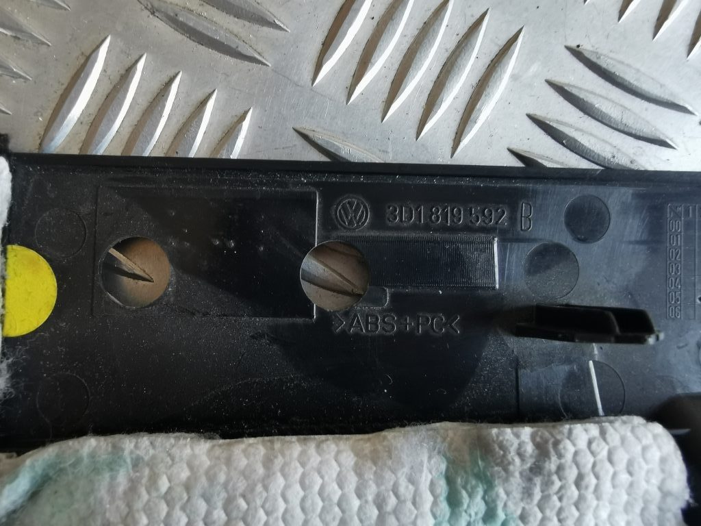 Mērinstrumentu paneļa apakšēja apdare priekš VW PHAETON 2005 5 Mērinstrumentu paneļa apakšēja apdare priekš VW PHAETON 2005