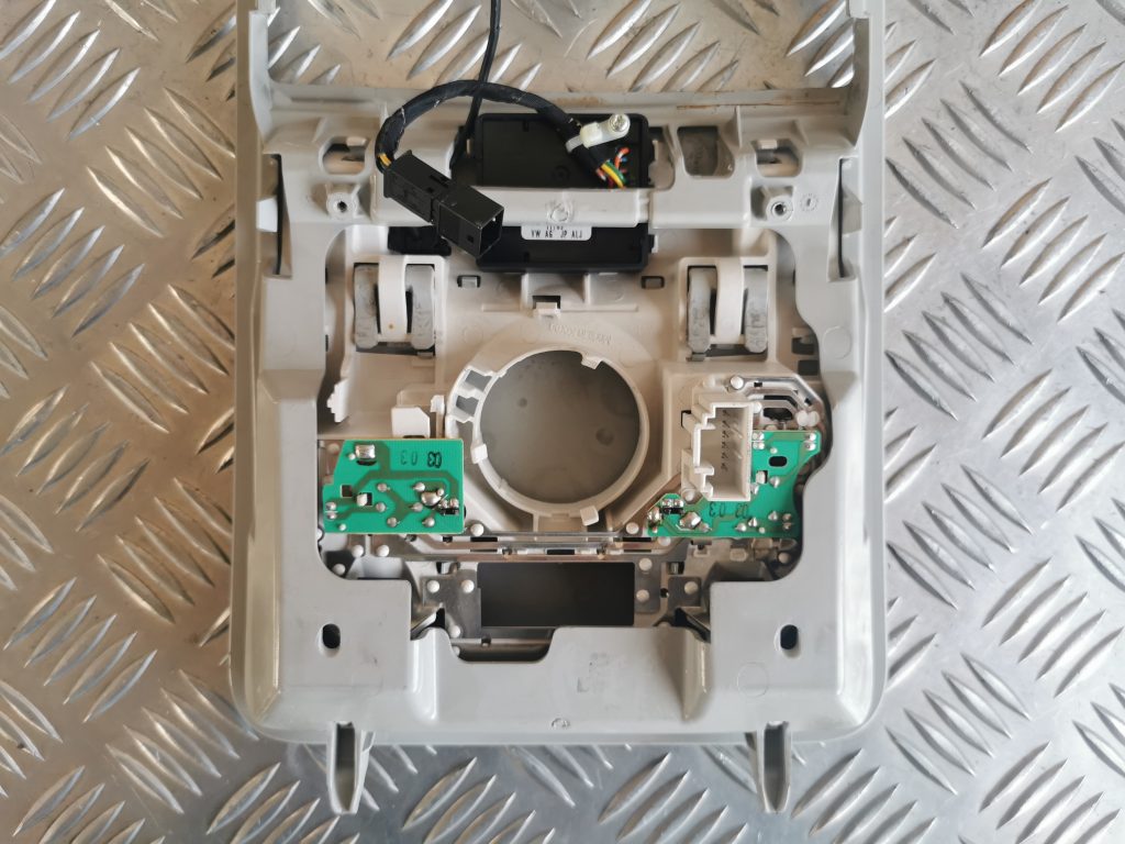 Salona apgaismojuma panelis priekš VW PASSAT CC 2009 5 Salona apgaismojuma panelis priekš VW PASSAT CC 2009