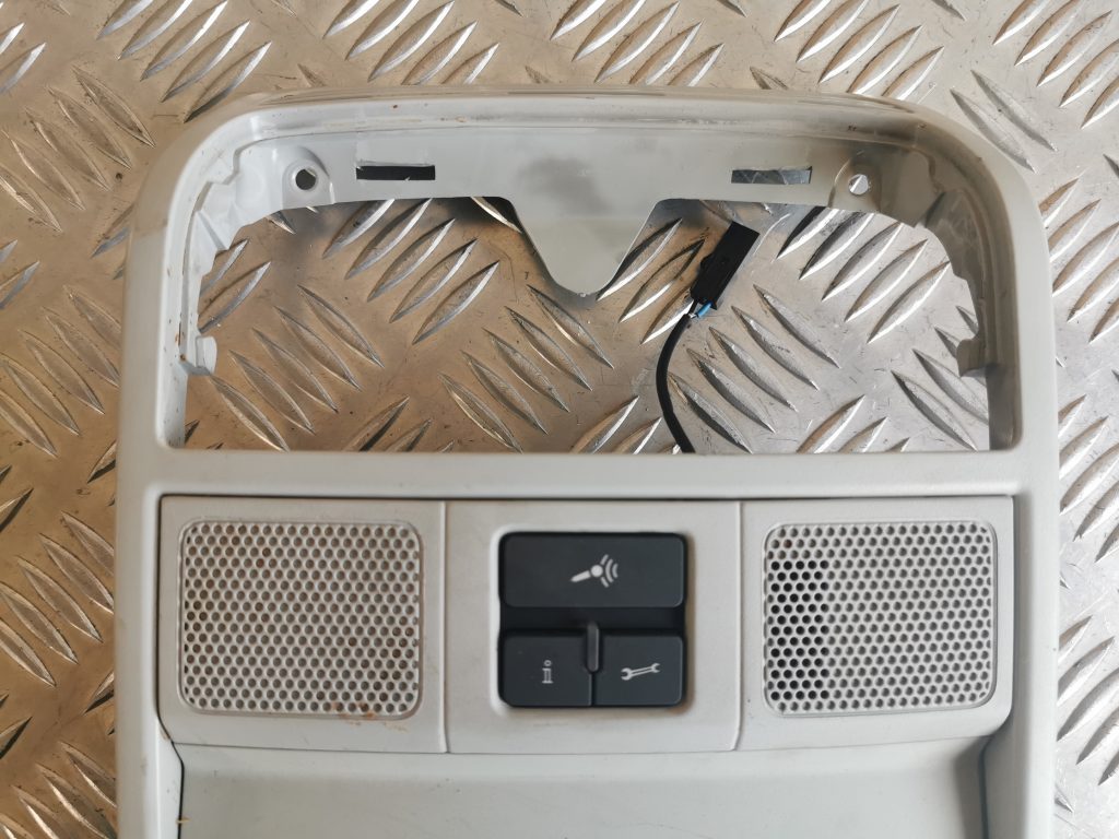 Salona apgaismojuma panelis priekš VW PASSAT CC 2009 2 Salona apgaismojuma panelis priekš VW PASSAT CC 2009