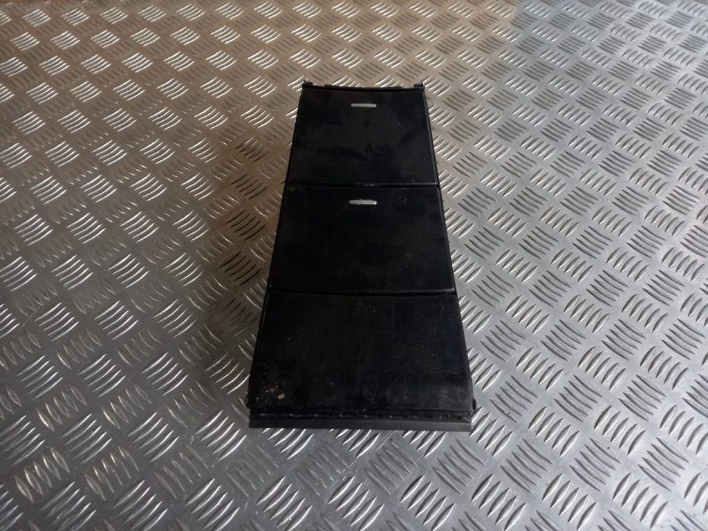 Centrālās konsoles nodalījums priekš MERCEDES BENZ ML320 2005 BLACK