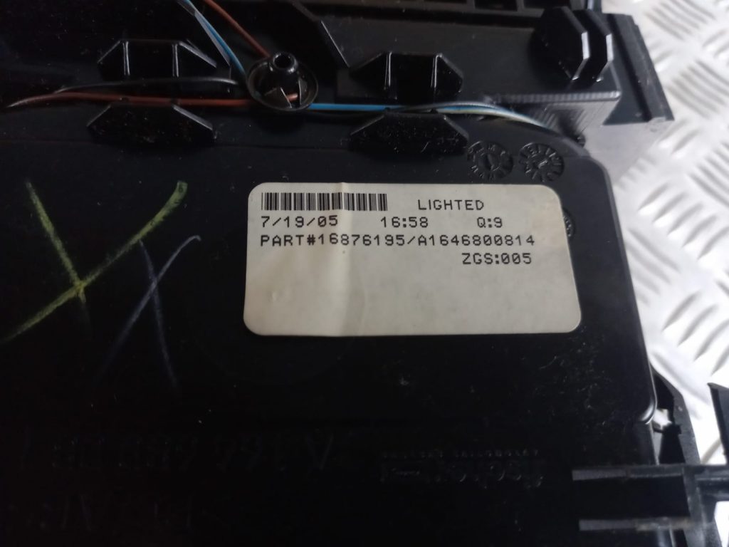 Centrālās konsoles nodalījums priekš MERCEDES BENZ ML320 2005 BLACK