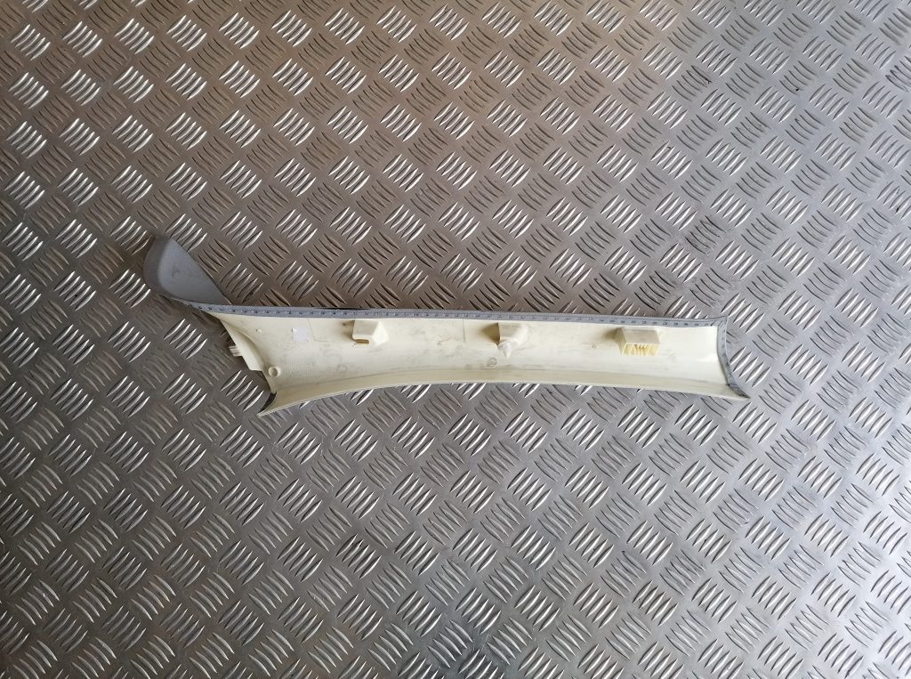 Priekšējas salona statnes apdare priekš BMW 1 E87 2009 WHITE 2 Priekšējas salona statnes apdare priekš BMW 1 E87 2009 WHITE