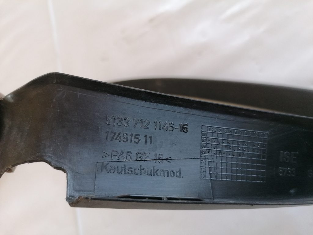 Priekšējo labo durvju moldings priekš BMW 1 E87 2009 WHITE