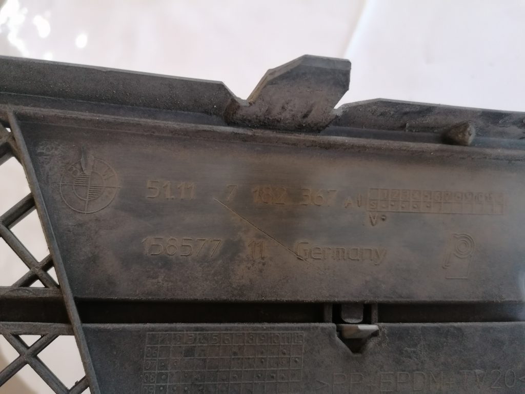 Bufera reste priekš BMW 1 E87 2009 WHITE 4 Bufera reste priekš BMW 1 E87 2009 WHITE