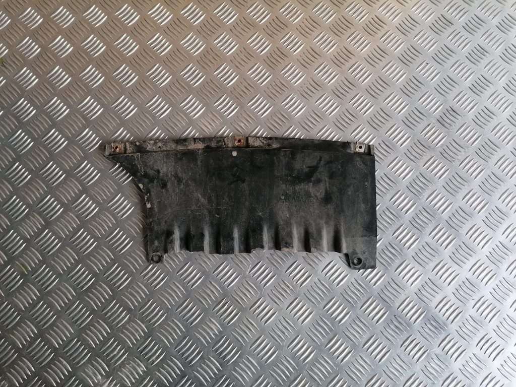 Aizmugurēja bufera aizsargs priekš BMW 1 E87 2009 WHITE 2 Aizmugurēja bufera aizsargs priekš BMW 1 E87 2009 WHITE