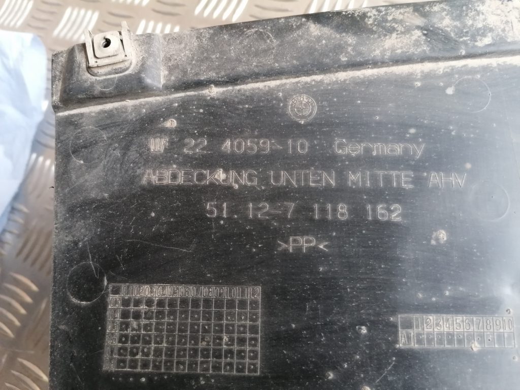 Aizmugurēja bufera aizsargs priekš BMW 1 E87 2009 WHITE 4 Aizmugurēja bufera aizsargs priekš BMW 1 E87 2009 WHITE