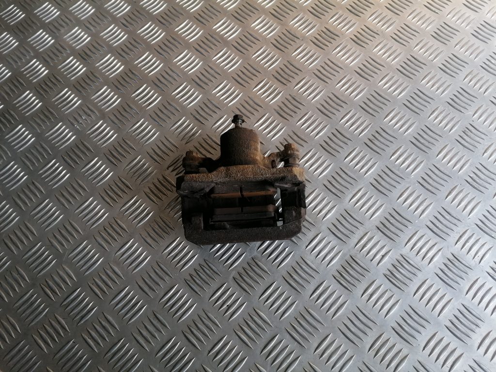 Aizmugurējais labais suports priekš NISSAN PATHFINDER 2006