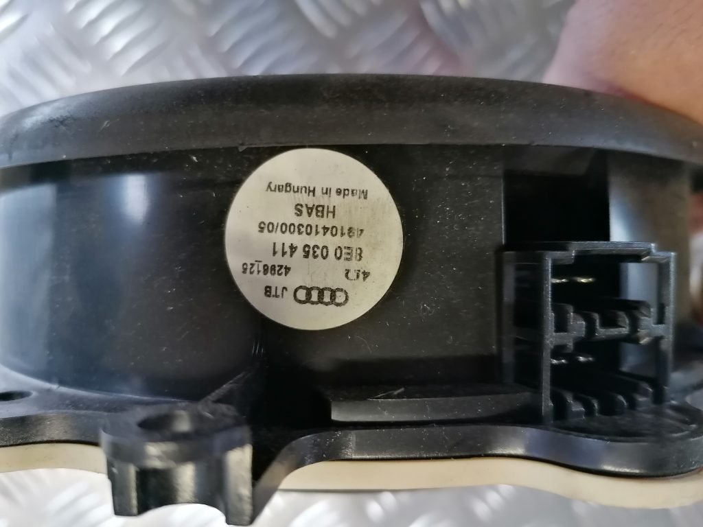 Durvju skaļrunis, apakšā priekš AUDI A4 2007 3 Durvju skaļrunis, apakšā priekš AUDI A4 2007