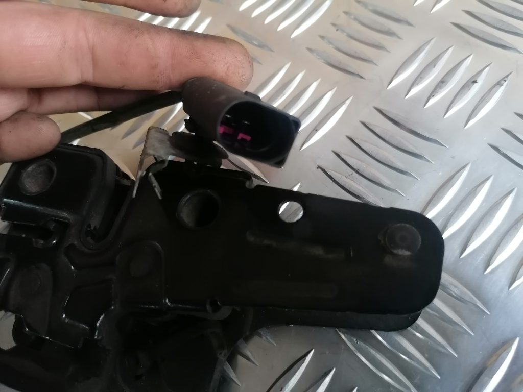 Bagāžnieka vāka slēdzene priekš AUDI A4 2007 2 Bagāžnieka vāka slēdzene priekš AUDI A4 2007