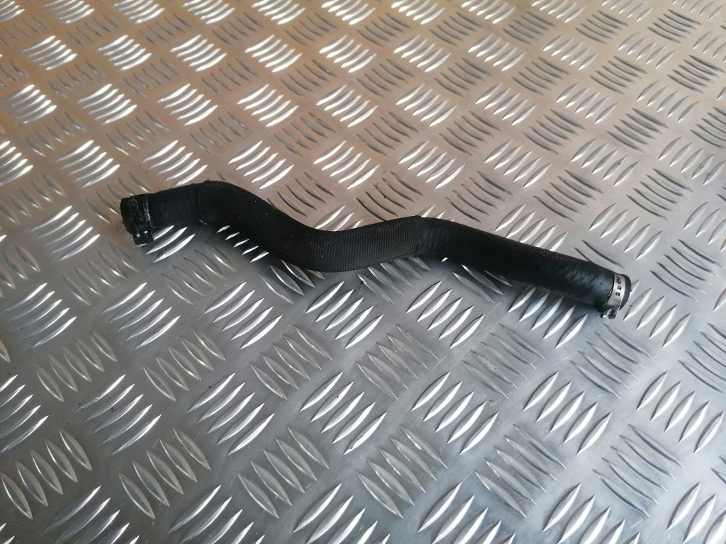 Gumijas šļūtene priekš AUDI A4 2007 1 Gumijas šļūtene priekš AUDI A4 2007