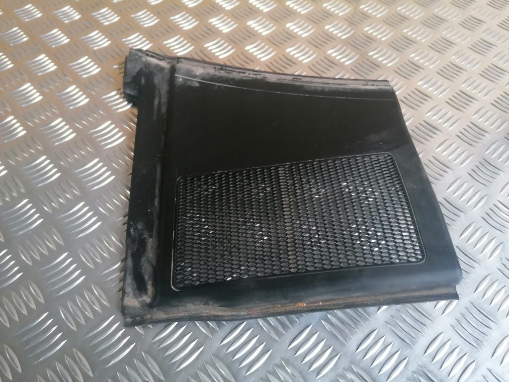 Vējstikla uzlikas (deflektora) režģis priekš AUDI A4 2007