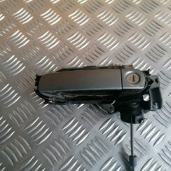 Priekšējāis kreisais durvju rokturis priekš AUDI A4 2007