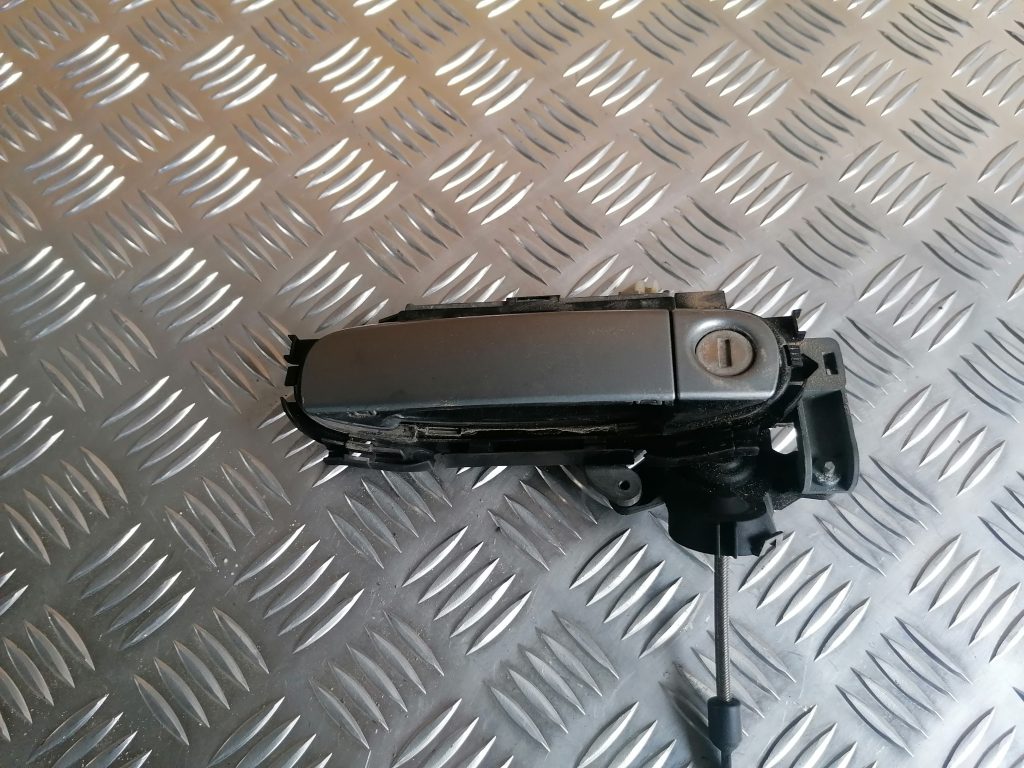 Priekšējāis kreisais durvju rokturis priekš AUDI A4 2007