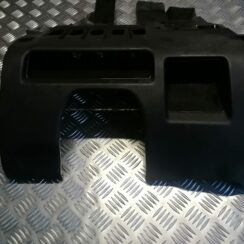 Mērinstrumentu paneļa apdare (zem stūres) priekš AUDI A4 2007