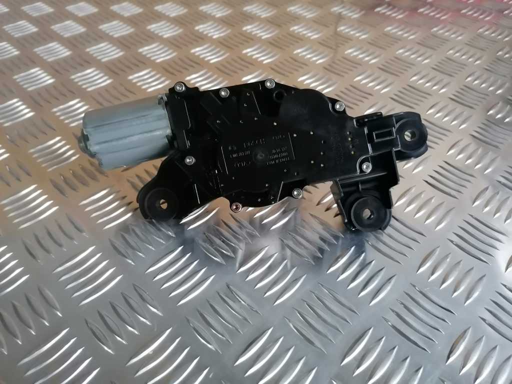 Aizmugurējā stikla tīrītāja motors priekš KIA CEED 2013 1 Aizmugurējā stikla tīrītāja motors priekš KIA CEED 2013