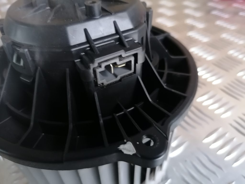 Salona ventilators priekš KIA CEED 2013 2 Salona ventilators priekš KIA CEED 2013