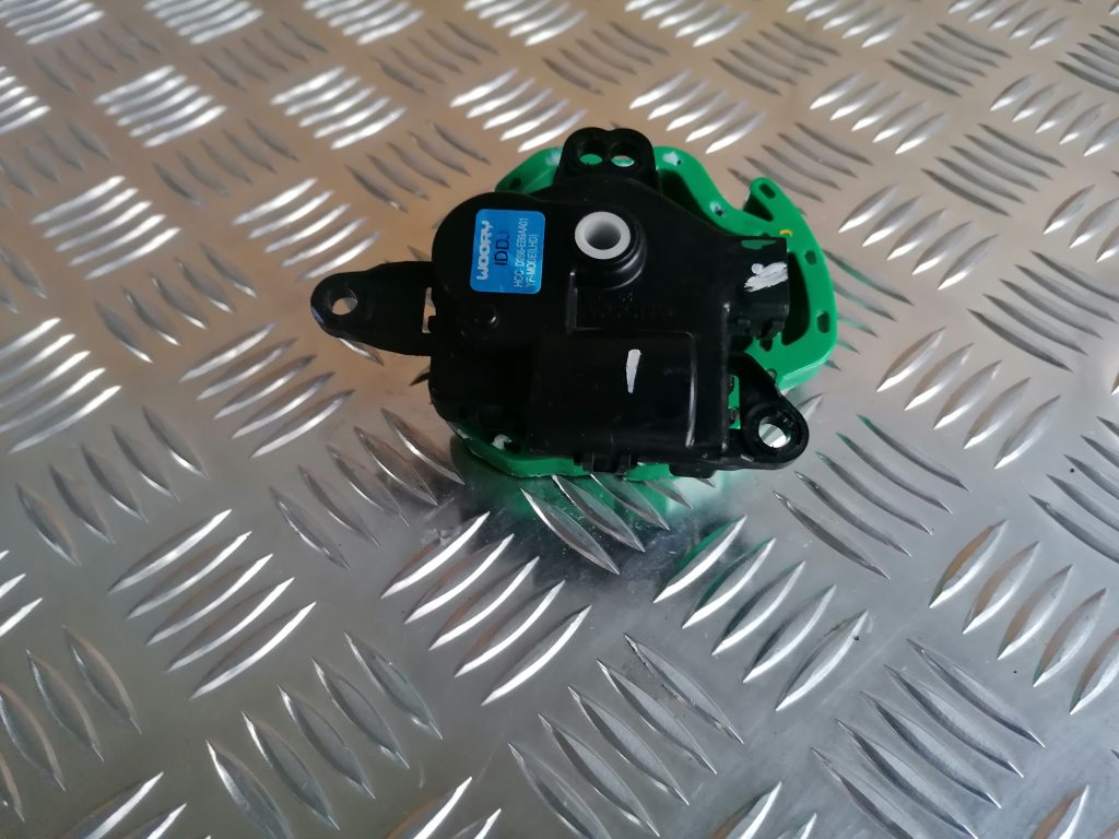 Apsildes sistēmas aktuators priekš KIA CEED 2013