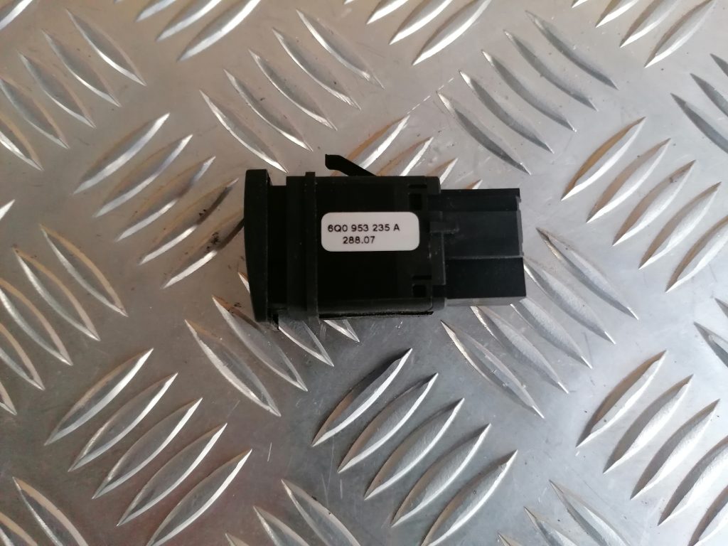 Trauksmes poga priekš VW POLO 2008