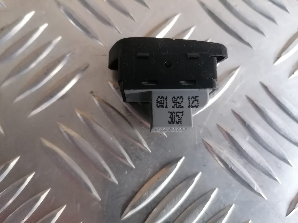 Atvēršanas/aizvēršanas poga priekš VW POLO 2008