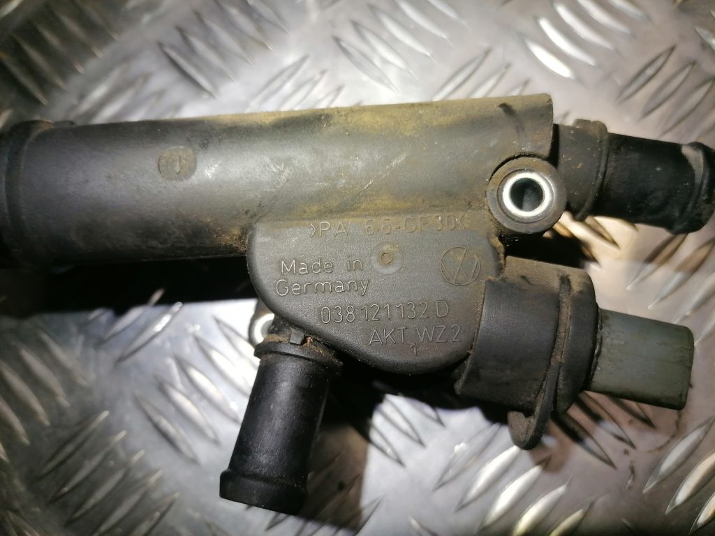 Termostata korpuss priekš VW POLO 2008 2 Termostata korpuss priekš VW POLO 2008