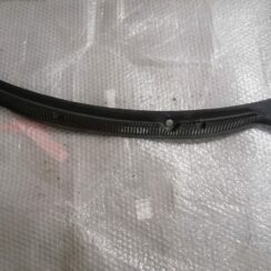 Vējstikla uzlikas (deflektora) režģis priekš VW POLO 2008