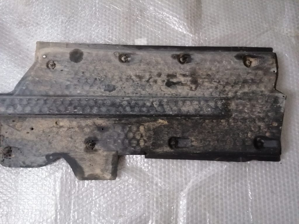 Virsbūves apakšējais aizsargs priekš VW POLO 2008 1 Virsbūves apakšējais aizsargs priekš VW POLO 2008