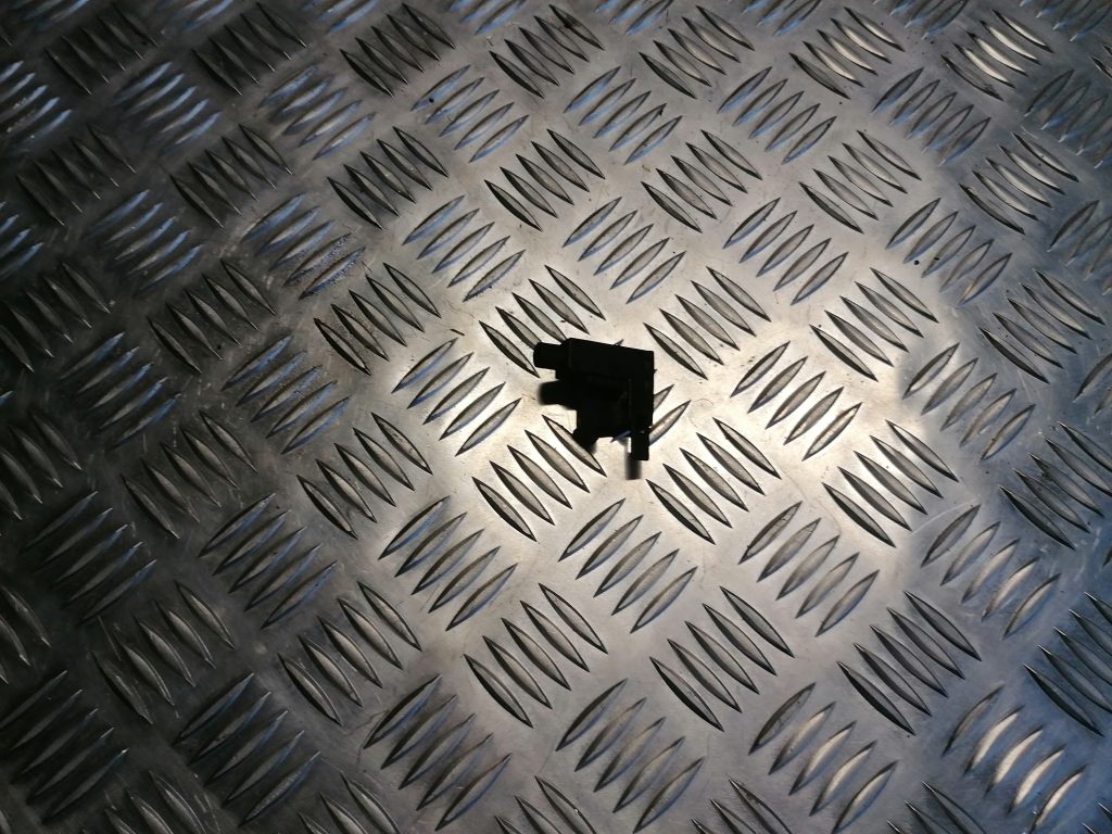 Stāvbremzes devējs priekš VW POLO 2008