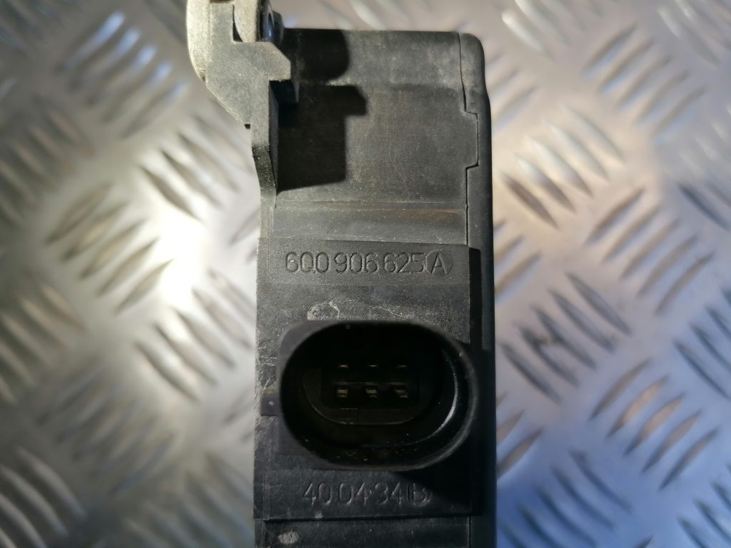 Elektroniskais modulis priekš ŠKODA FABIA 2008 3 Elektroniskais modulis priekš ŠKODA FABIA 2008