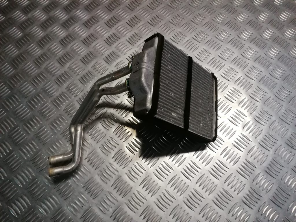 Apsildes sistēmas radiators priekš BMW 330D E91 2008 TOURING 3 Apsildes sistēmas radiators priekš BMW 330D E91 2008 TOURING