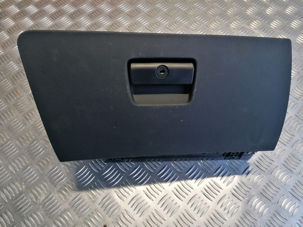 Mantu glabāšanas nodalījums pasažiera pusē priekš BMW 330D E91 2008 TOURING