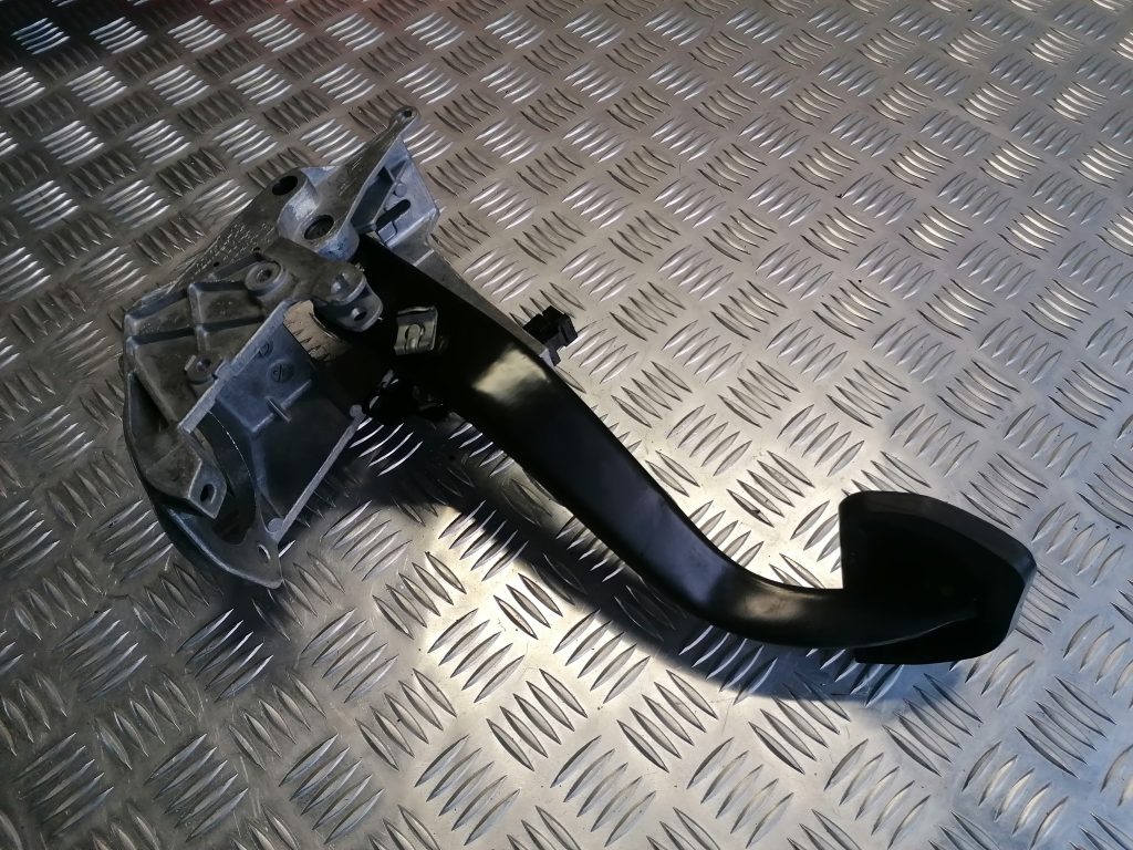 Bremžu pedālis priekš BMW 330D E91 2008 TOURING 1 Bremžu pedālis priekš BMW 330D E91 2008 TOURING