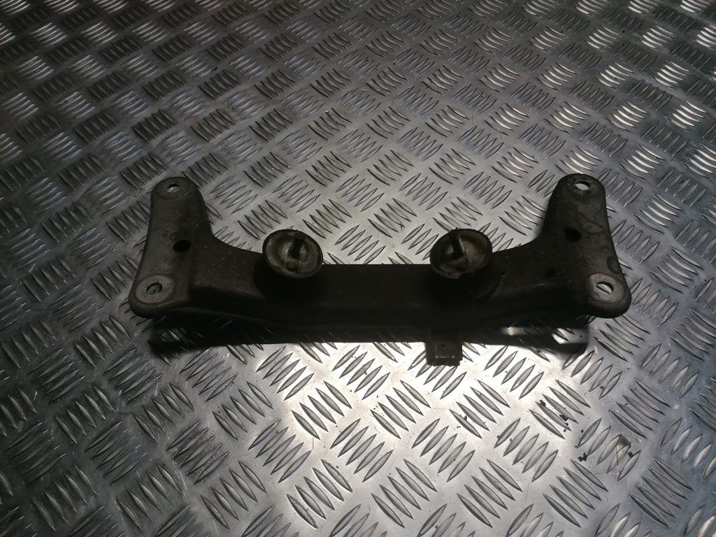 Pārnesumkārbas kronšteins pa kreisi priekš BMW 330D E91 2008 TOURING 1 Pārnesumkārbas kronšteins pa kreisi priekš BMW 330D E91 2008 TOURING