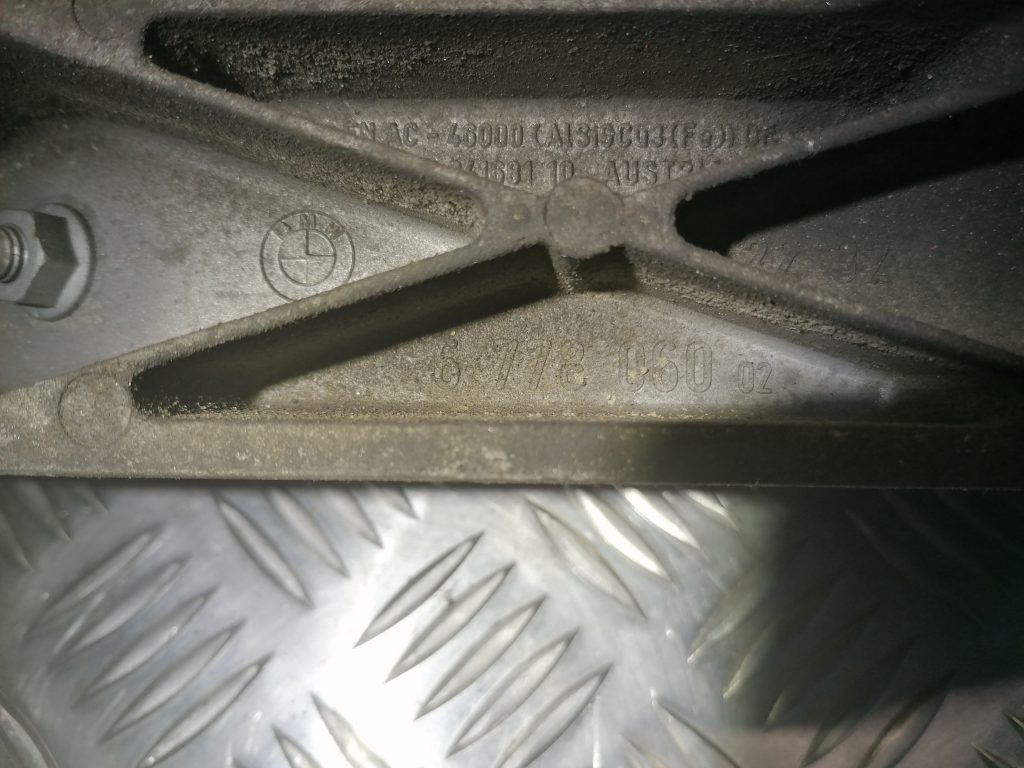 Pārnesumkārbas kronšteins pa kreisi priekš BMW 330D E91 2008 TOURING 2 Pārnesumkārbas kronšteins pa kreisi priekš BMW 330D E91 2008 TOURING