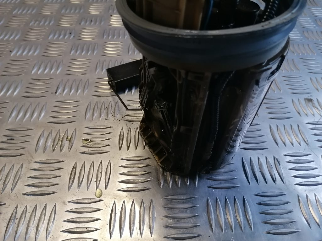 Degvielas tvertnes sūknis priekš VW TOURAN 2005 3 Degvielas tvertnes sūknis priekš VW TOURAN 2005