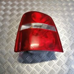 Aizmugurējais labais lukturis priekš VW TOURAN 2005