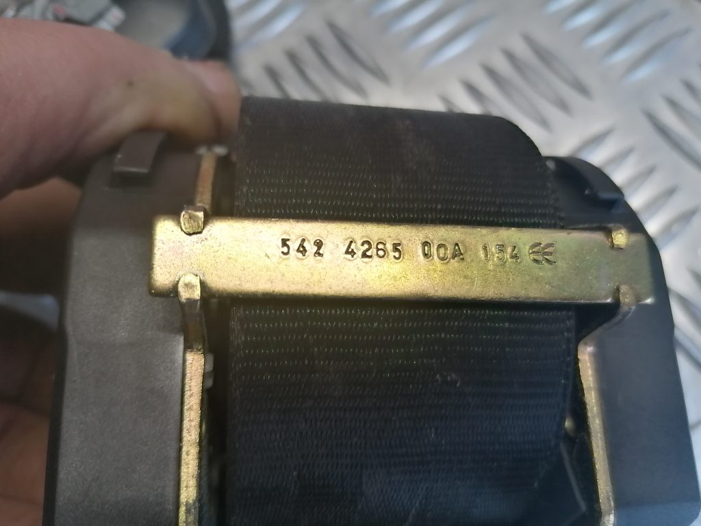 Aizmugurējā vidēja drošības josta priekš VW TOURAN 2005