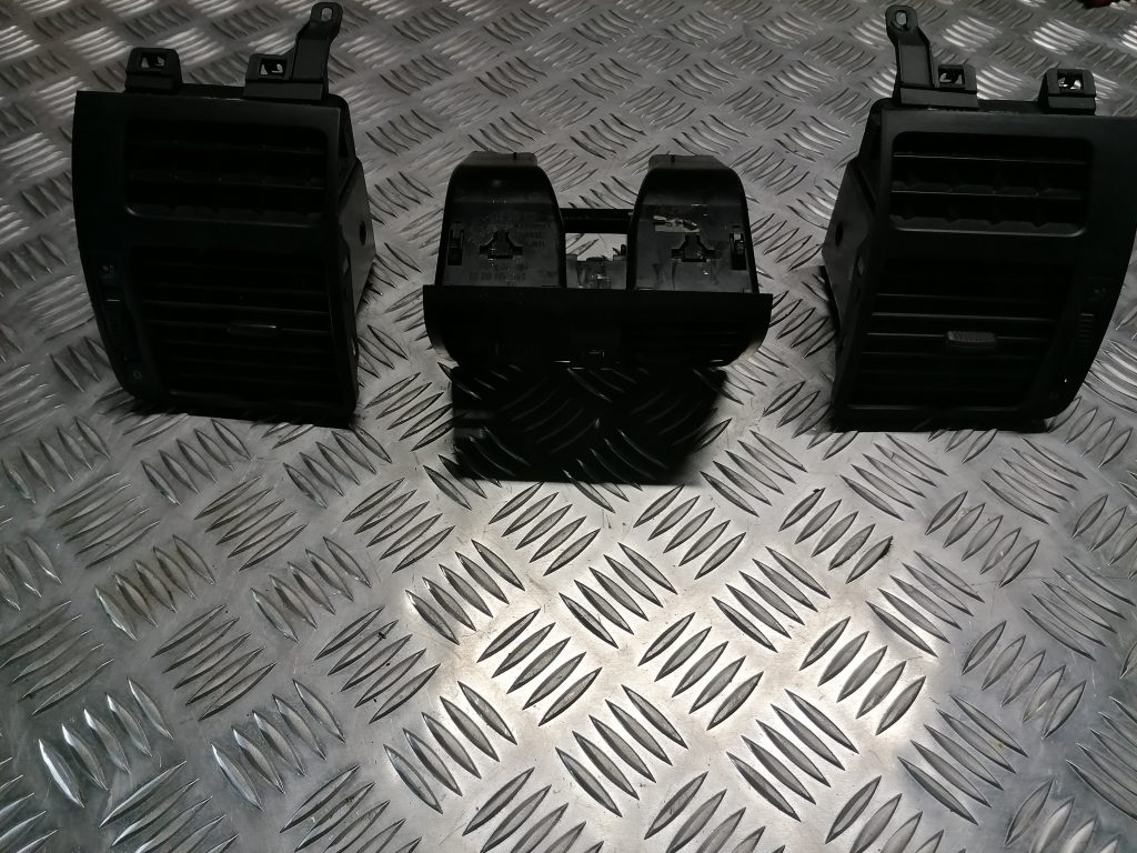 Salona gaisa vads priekš VW TOURAN 2005