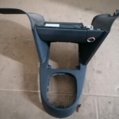 Centrālās konsoles apdares lielākā daļa priekš VW TOURAN 2005