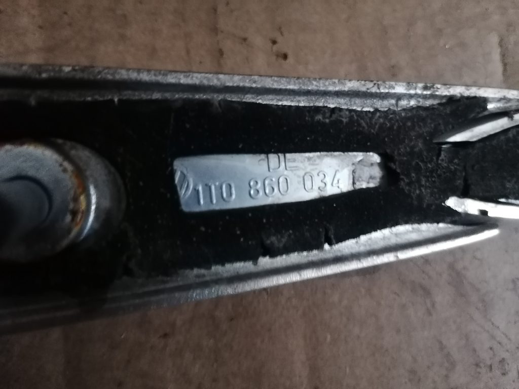 Jumta reliņi priekš VW TOURAN 2005 2 Jumta reliņi priekš VW TOURAN 2005