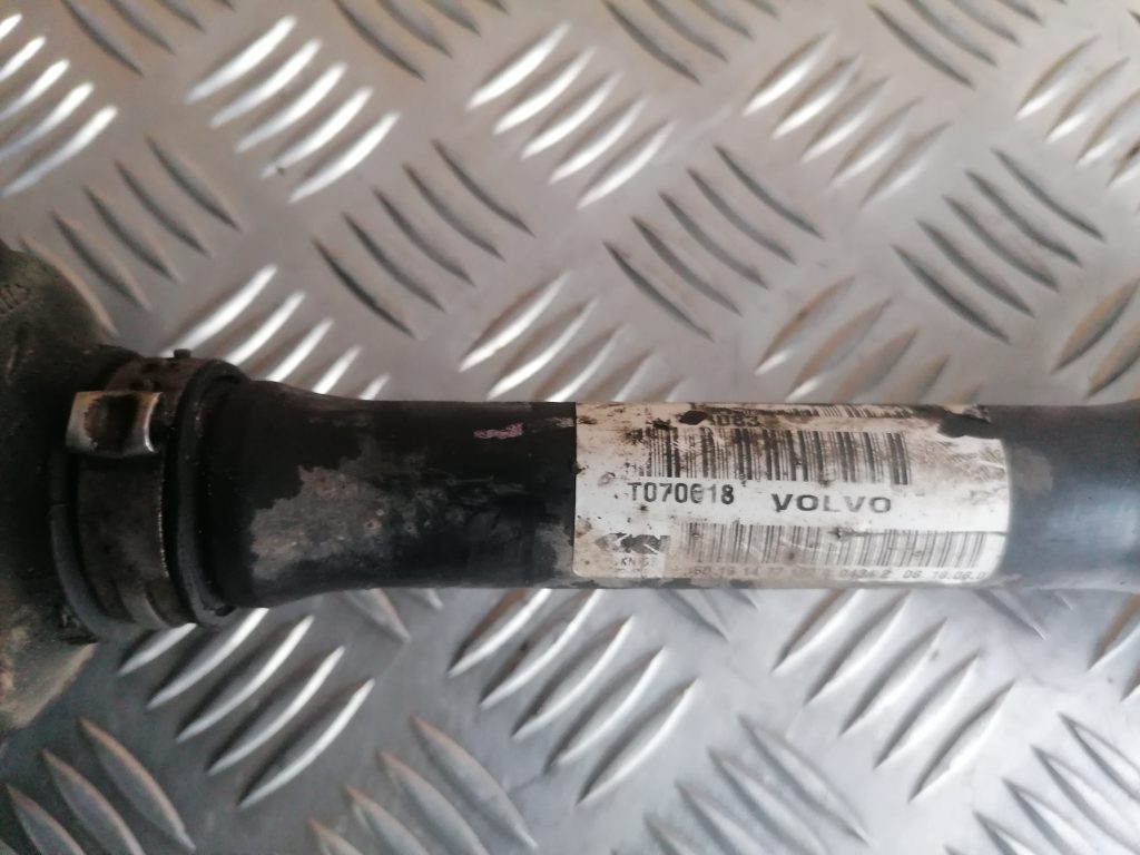 Pusass priekšējā kreisā priekš VOLVO V70 2007 3 Pusass priekšējā kreisā priekš VOLVO V70 2007