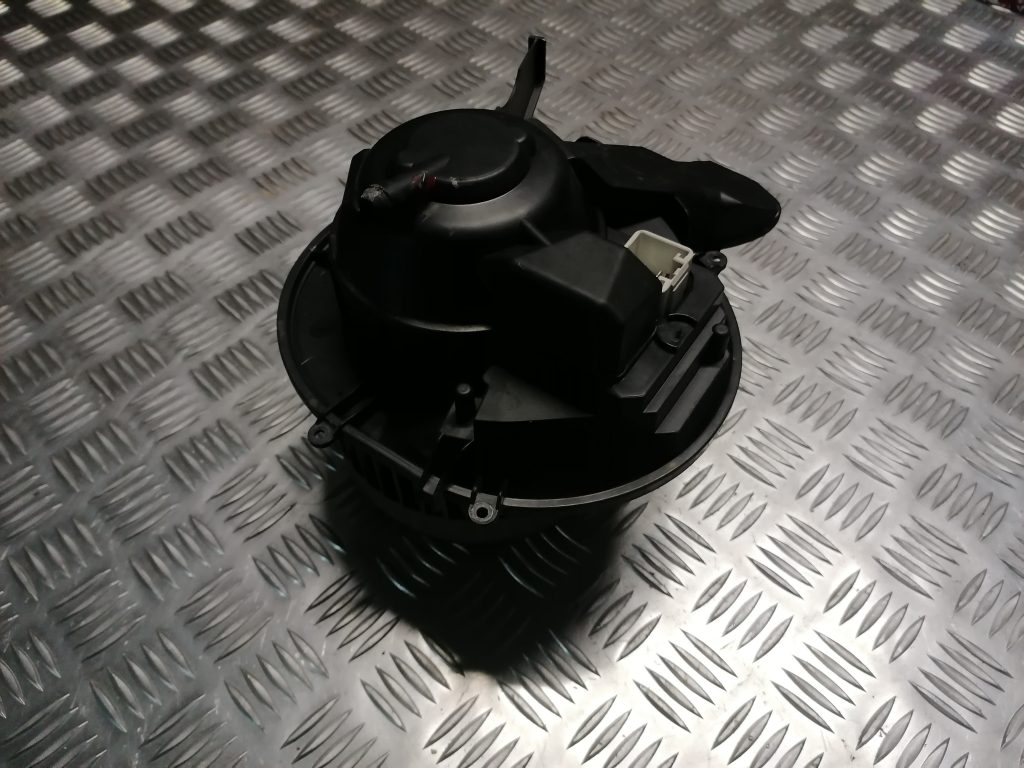 Salona ventilators priekš VOLVO V70 2007