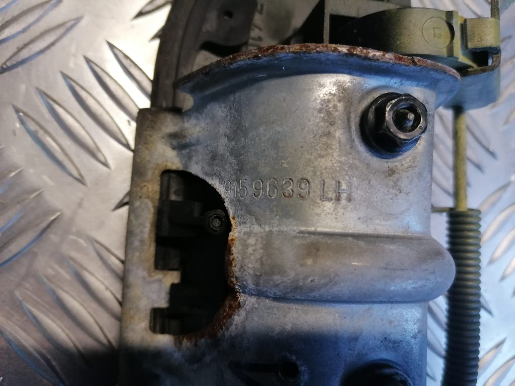 Aizmugurējais kreisais durvju rokturis priekš VOLVO V70 2007 3 Aizmugurējais kreisais durvju rokturis priekš VOLVO V70 2007