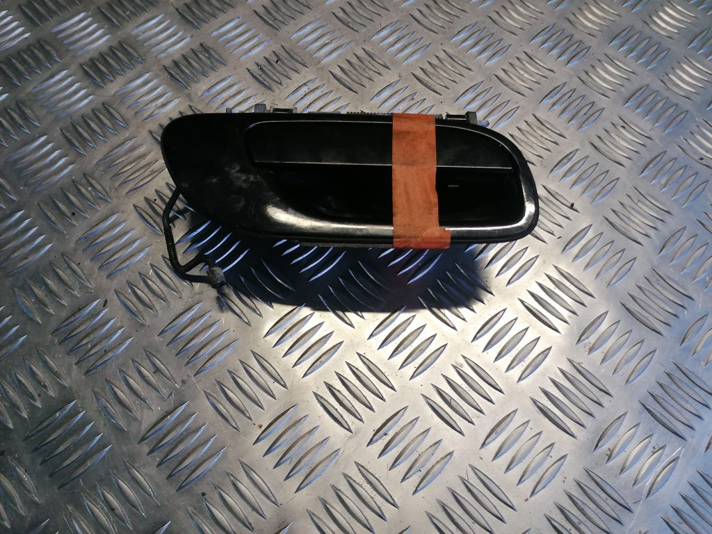 Aizmugurējais kreisais durvju rokturis priekš VOLVO V70 2007 1 Aizmugurējais kreisais durvju rokturis priekš VOLVO V70 2007