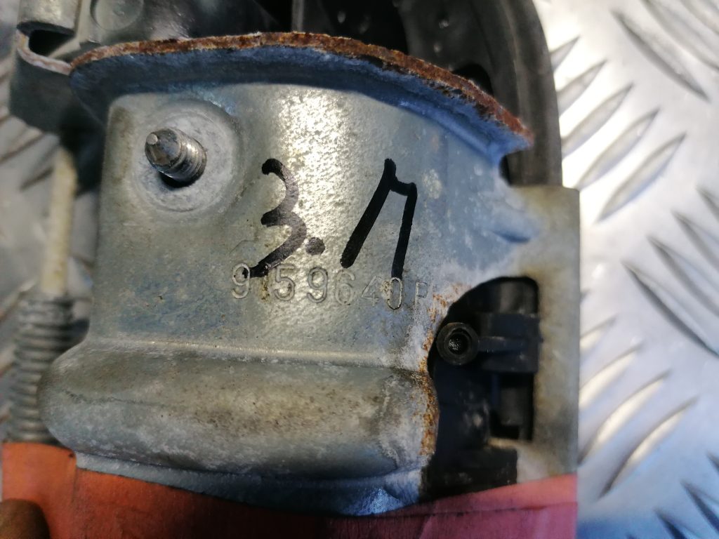 Aizmugurējais kreisais durvju rokturis priekš VOLVO V70 2007 4 Aizmugurējais kreisais durvju rokturis priekš VOLVO V70 2007