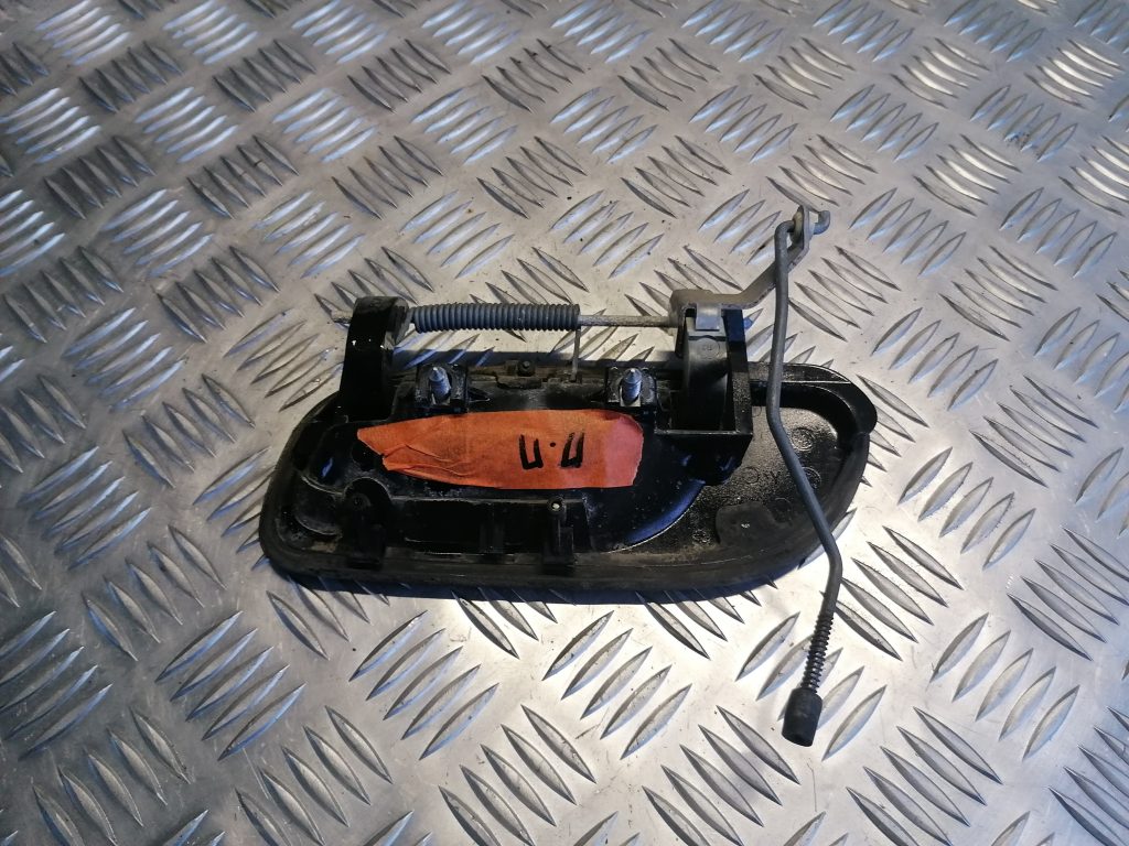 Priekšējāis labais durvju rokturis priekš VOLVO V70 2007