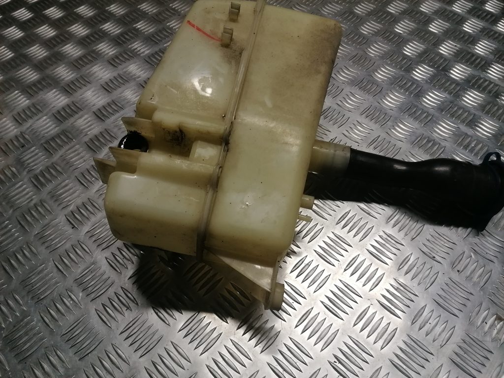 Mazgātāja šķidruma tvertne priekš VOLVO 850 1995