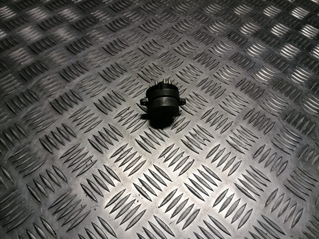 Aizdedzes slēdzenes kontakti priekš VOLVO 850 1995 1 Aizdedzes slēdzenes kontakti priekš VOLVO 850 1995