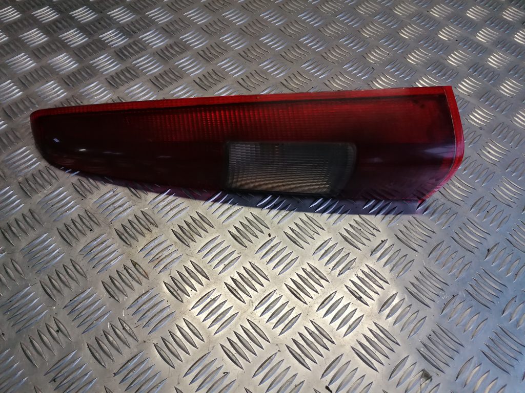 Aizmugurējais labais lukturis priekš VOLVO 850 1995 1 Aizmugurējais labais lukturis priekš VOLVO 850 1995