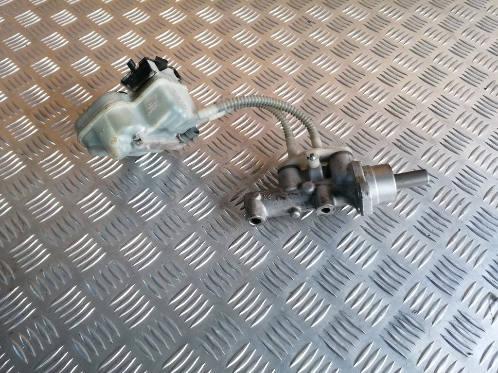 Bremžu pastiprinātāja galvenais cilindrs priekš OPEL MERIVA 2005